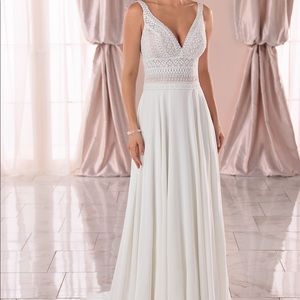 WEDDING DRESS - NEVER WORN